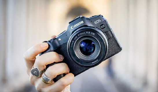 Aparat Canon EOS R8